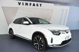 Chuyên gia nhận định sau khi 'test' VF 8: Ổn định tuyệt vời ở vận tốc 175km/h