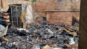 Đồng Nai: Cháy nhà tạm trong trường học, bé gái 12 tuổi chết thương tâm