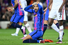 Thua sốc trên sân nhà, Barcelona bị loại khỏi Europa League