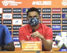 HLV Kiatisak: 'HAGL sẽ chơi tận hiến vì khán giả nhà'