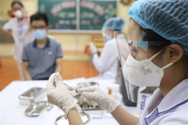 Hà Nội dự kiến tiêm vaccine COVID-19 cho trẻ 11 tuổi từ ngày mai