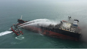 Nổ tàu chở dầu 10.000 tấn ở Hong Kong, 7 người thương vong
