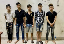 Cầm ba chĩa xông vào quán nhậu cướp xe máy