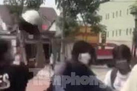 Nhóm nữ sinh chặn đường, dùng mũ bảo hiểm đánh học sinh lớp 7 ở Bình Dương