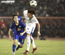 Văn Toàn nỗ lực bất thành trước hàng thủ Yokohama F. Marinos