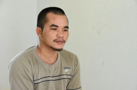 Dùng dao khống chế, hiếp dâm nữ chủ tiệm tạp hóa