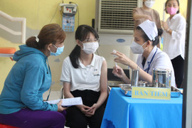 TP.HCM: Hơn 1.300 trẻ lớp 6 hoãn tiêm vaccine phòng COVID-19