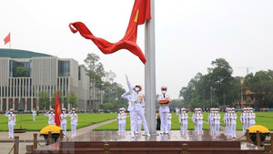 Podcast: Lễ thượng cờ thiêng liêng trước Lăng Bác được thực hiện thế nào? 