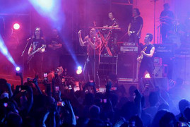 Khán giả 'cháy' cùng Bức Tường, Hoa Sữa tại 'Dạ hội cựu sinh viên Thủ đô' 