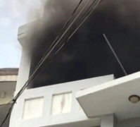 Trở vào ngôi nhà đang cháy để lấy đồ, người đàn ông tử vong