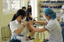 Vaccine COVID-19 cho trẻ 5-11 tuổi: Trẻ nhẹ cân có nên tiêm?