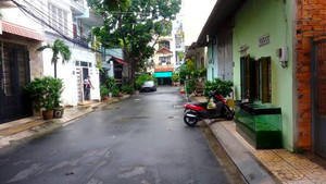 Hô giá nhà lên cao ngất, nhiều môi giới phải bỏ nghề vì bị khách 'tẩy chay'