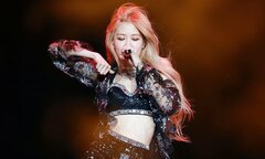 Hé lộ bí quyết sau ‘mái tóc biết nhảy’ của Rosé ở Coachella gây sốt 3 năm trước