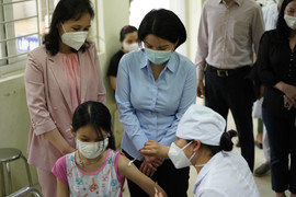 Trẻ 5-11 tuổi nên ăn gì trước và sau tiêm vaccine COVID-19?