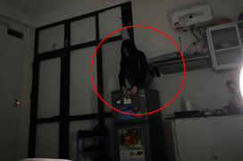 Nửa đêm thấy bạn cùng phòng hành động lạ trên nóc tủ, cô gái 'cầu cứu' dân mạng