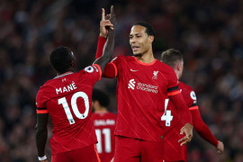 Thua tan nát trước Liverpool, Man Utd xa dần tấm vé dự Champions League