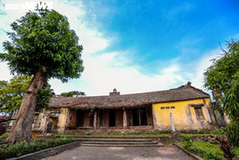 Ảnh: Ngôi chùa gần 700 năm ở Hà Nội nguy cơ sập đổ, dân không dám vào dâng hương