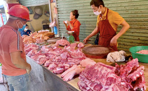 Giá thịt heo ở chợ bật tăng: Tuyệt chiêu che mắt khách của người bán