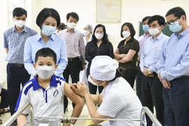 Sau tiêm vaccine COVID-19, trẻ 5-11 tuổi có nên tắm?