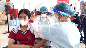 Ảnh: Hơn 10.000 trẻ 5 - 11 tuổi tại Đà Nẵng tiêm vaccine COVID-19