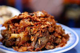 Từ ngan luộc bán ế, người Hà Nội sáng tạo ra 'đặc sản' đường phố cực hút khách