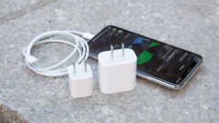 Bị khách hàng kiện vì bán iPhone 13 không kèm sạc, Apple phải bồi thường