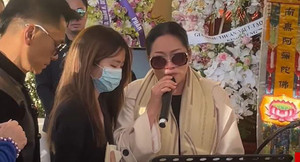 Như Quỳnh khóc tiễn biệt em trai Tường Khuê