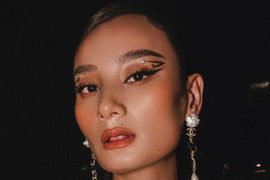 Lê Thúy kể chuyện bị ngộ độc thực phẩm, đau đến mức không đứng vững