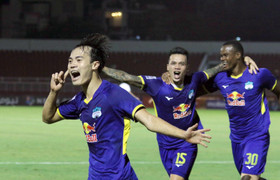 Cầm hòa đội vô địch Hàn Quốc, HAGL được thưởng 200 triệu đồng