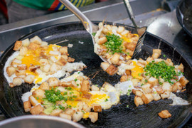 Đặc sản Sài Gòn nhìn như miếng thịt mỡ, du khách ăn vào lại tấm tắc khen ngon