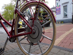 Video: Bánh xe đạp biến trọng lượng của người lái thành lực đẩy