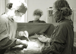 Nghĩ mang bầu, đi khám mới phát hiện khối u 7kg