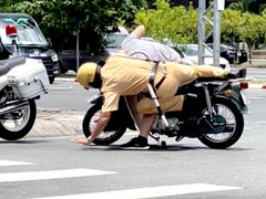 CSGT TP.HCM thông tin về clip cán bộ quật ngã người vi phạm