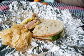 Giấy bạc bọc thực phẩm có gây hại sức khỏe?