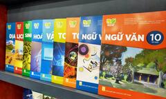 Giá sách giáo khoa lớp 3, 7, 10 mới: Cao gấp 2- 3 lần sách hiện hành