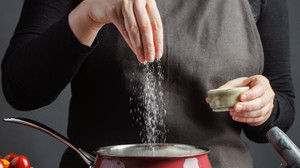 Điều gì xảy ra nếu ăn quá nhiều muối?