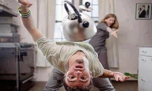 Vỡ cửa kính vì chồng hèn nhát