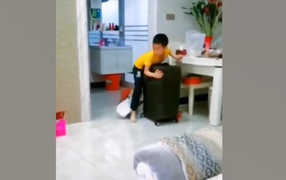 Biểu cảm hài hước của những đứa trẻ nghịch ngợm