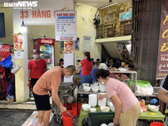 Chỉ mở buổi sáng, quán phở 70 tuổi vẫn bán hết veo hơn 300 bát 
