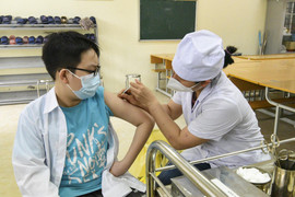Trẻ 5-11 tuổi tiêm vaccine COVID-19: Tiêm mũi 2 muộn có sao không?
