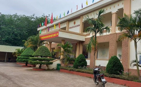 Toàn bộ lãnh đạo xã bỏ nhiệm sở đi du lịch trong ngày làm việc bình thường