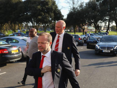 Người đứng sau các vụ chuyển nhượng của MU từ chức