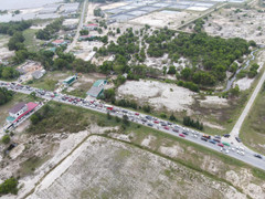 Khai mạc du lịch biển, đường ven biển Hà Tĩnh ùn tắc chưa từng thấy