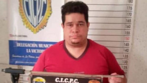 Hàng chục phụ nữ bị lừa cấy que kẹo mút thay cho que tránh thai