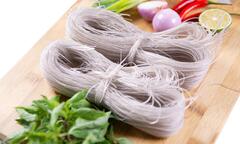 Có phải miến dong không chứa tinh bột, ăn nhiều không sợ béo?