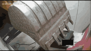 Video: Nhóm trộm liều lĩnh dùng máy xúc phá ATM ở Ấn Độ