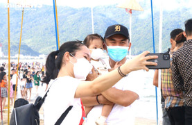 Ảnh: Đà Nẵng bùng nổ khách du lịch trong kỳ nghỉ lễ 30/4 - 1/5