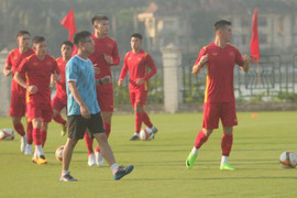 Tiến Linh tập luyện bình thường giữa tin đồn chấn thương