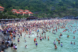 Đón hàng trăm nghìn lượt khách, thu nghìn tỷ đồng trong kỳ nghỉ 30/4 - 1/5