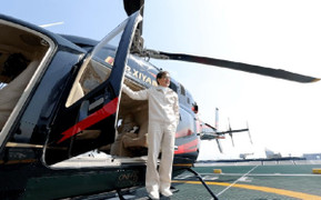 Tài tử Thành Long sống xa hoa thế nào?